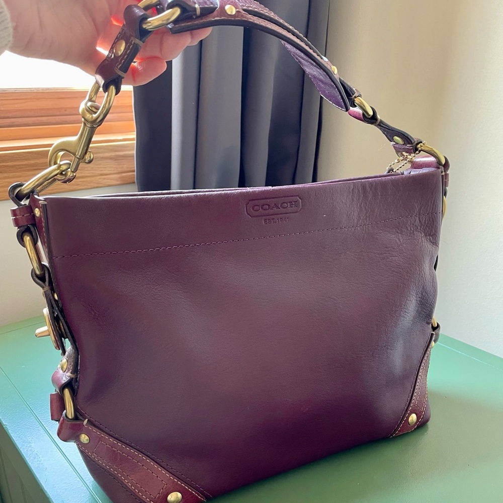Gorgeous eggplant leather Coach shoulder bag with brass details, hardware